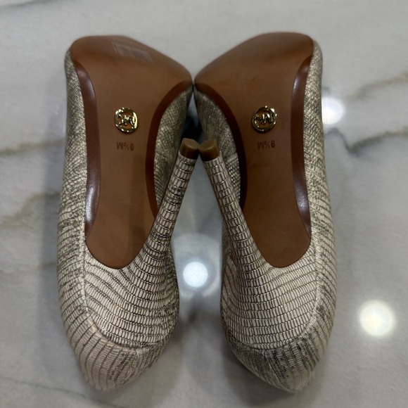 Michael Kors Lolita Heels Size 9.5 Metallic Gold Pom NWOB - Picture 9 of 13